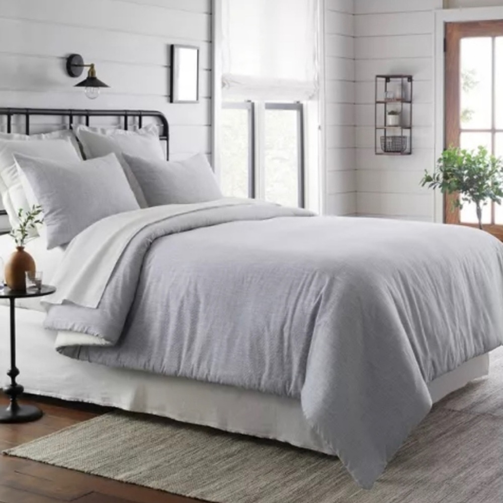 HEARTH & HAND FULL/QUEEN size 3 Piece Thin Stripe Comforter and Sham Set Gray
